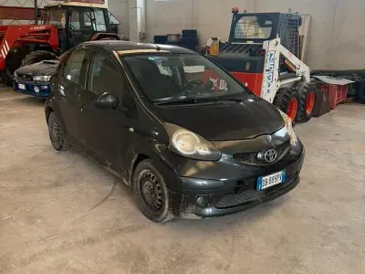Usata Toyota Aygo 68 CV (50 kW) 2006 Grigio Utilitaria