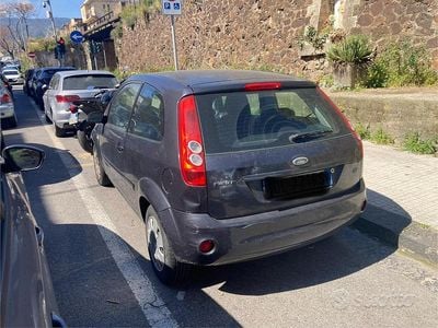 Usata Ford Fiesta 53 CV (38 kW) 2007 Grigio Utilitaria