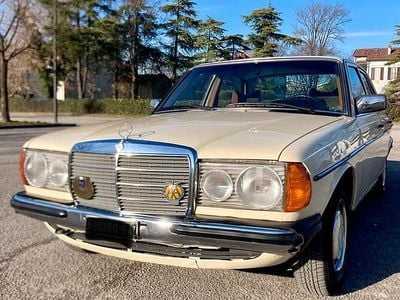 Usata Mercedes 200 1970 Berlina