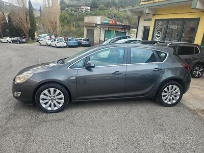Usata Opel Astra Cosmo 125 CV (91 kW) 2012 Grigio Berlina