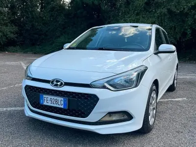 Usata Hyundai i20 Classic 75 CV (55 kW) 2016 Bianco Berlina