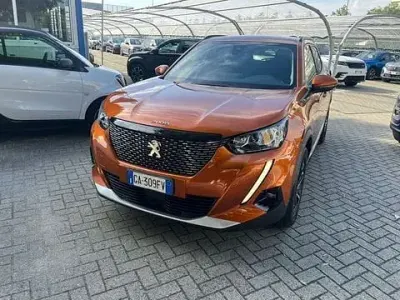 Usata Peugeot 2008 Allure 131 CV (96 kW) 2020 Arancione SUV