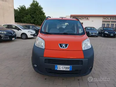 Usata Peugeot Bipper 68 CV (50 kW) 2011 Arancione Monovolume