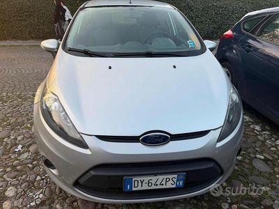 Usata Ford Fiesta Titanium 68 CV (50 kW) 2009 Grigio Utilitaria
