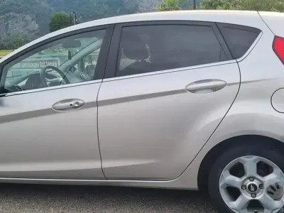 Usata Ford Fiesta 2010 Grigio
