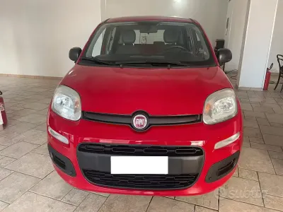 Usata Fiat Panda Lounge 69 CV (50 kW) 2015 Rosso Utilitaria