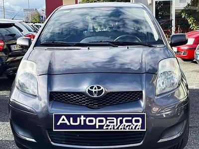 Usata Toyota Yaris 69 CV (50 kW) 2010 Grigio Utilitaria