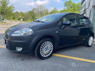 Usado Fiat Grande Punto 77 HP (56 kW) 2006 Preto Citadino