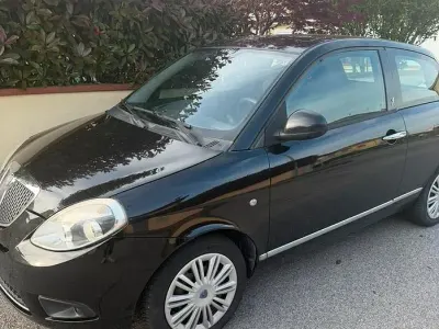 Usata Lancia Ypsilon 75 CV (55 kW) 2011 Nero Utilitaria