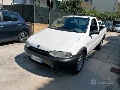 Usata Fiat Strada 69 CV (50 kW) 2000 Bianco Pick-up
