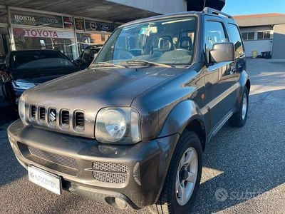 Usata Suzuki Jimny 86 CV (63 kW) 2010 Grigio SUV