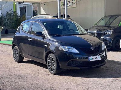 Usado Lancia Ypsilon Gold 69 CV (50 kW) 2018 Negro Utilitario
