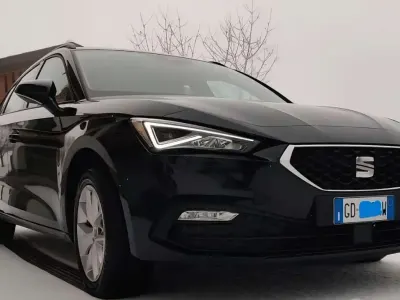 Begagnad Seat Leon Business 90 HK (66 kW) 2021 Svart Kombi