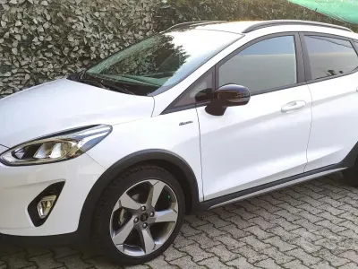 Usata Ford Fiesta Active 85 CV (62 kW) 2018 Bianco Utilitaria
