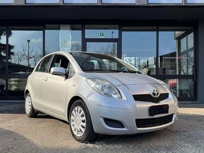 Usata Toyota Yaris Sol 90 CV (66 kW) 2009 Argento Utilitaria