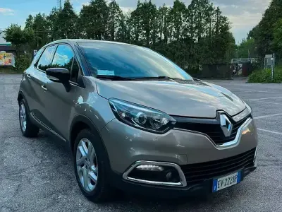 Usata Renault Captur 90 CV (66 kW) 2014 Giallo SUV