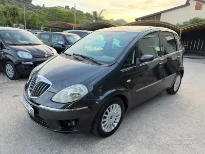 Usata Lancia Musa 90 CV (66 kW) 2008 Marrone Monovolume