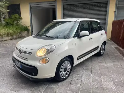 Käytetty Fiat 500L Lounge 85 HP (62 kW) 2014 Valkoinen Tila-auto