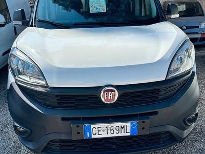Usata Fiat Doblò Lounge 95 CV (69 kW) 2021 Bianco Monovolume