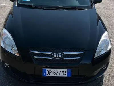 Usata Kia Ceed EX 122 CV (89 kW) 2008 Nero Utilitaria