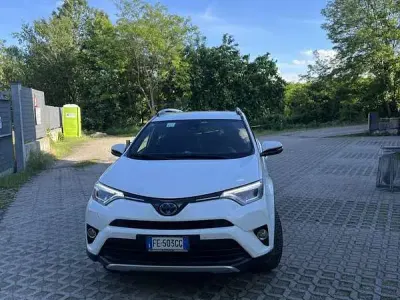 Usata Toyota RAV4 Hybrid Style 155 CV (114 kW) 2016 SUV
