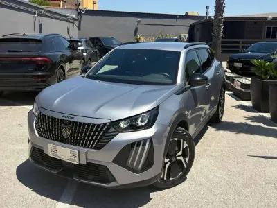 Usata Peugeot 2008 Allure 101 CV (74 kW) 2026 Grigio SUV