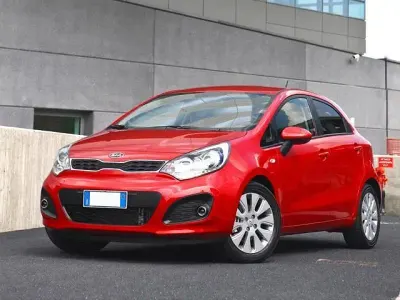 Usata Kia Rio 75 CV (55 kW) 2013 Bianco Berlina