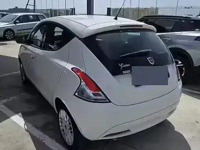 Usata Lancia Ypsilon 95 CV (69 kW) 2016 Bianco Utilitaria