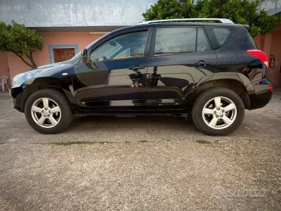 Usata Toyota RAV4 136 CV (100 kW) 2007 Nero SUV