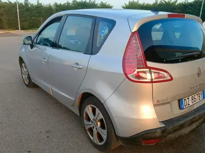 Usata Renault Scénic III 110 CV (80 kW) 2009 Grigio Monovolume