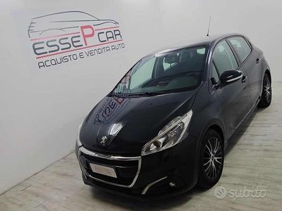 Grigio scuro Usata 2016 Peugeot 208 Allure Utilitaria | 6500 € (Cara)