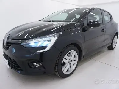 Usado Renault Clio V Business 101 HP (74 kW) 2022 Preto Sedan