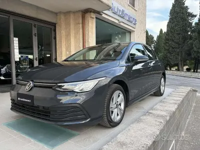 Usata VW Golf VIII Life 150 CV (110 kW) 2022 Grigio Berlina