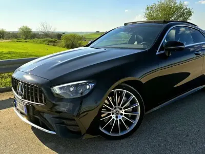 Usado Mercedes E400 Premium Plus 330 CV (242 kW) 2021 Negro Coupe