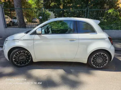Używany Fiat 500e La Prima 86 kW (118 KM) 2025 Biały Hatchback