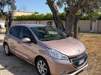 Usata Peugeot 208 Active 68 CV (50 kW) 2016 Marrone Utilitaria