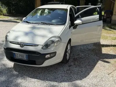 Usata Fiat Punto Evo 65 CV (47 kW) 2010 Bianco Utilitaria
