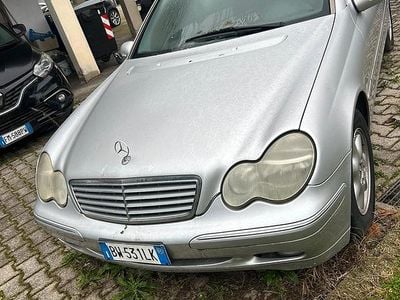 Begagnad Mercedes 180 2000 Grå Sedan