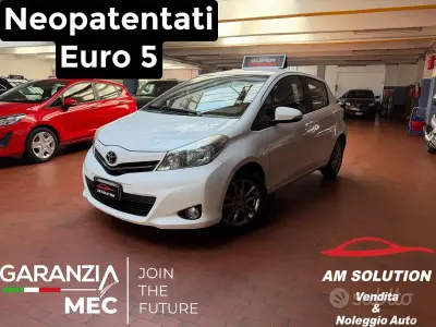 Usata Toyota Yaris 69 CV (50 kW) 2013 Bianco Utilitaria