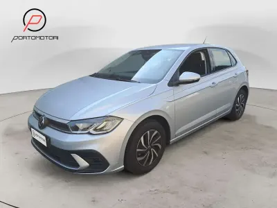 Usata VW Polo Life 95 CV (69 kW) 2022 Grigio Utilitaria