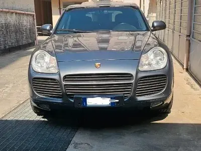 Usata Porsche Cayenne Turbo 340 CV (250 kW) 2005 Grigio SUV
