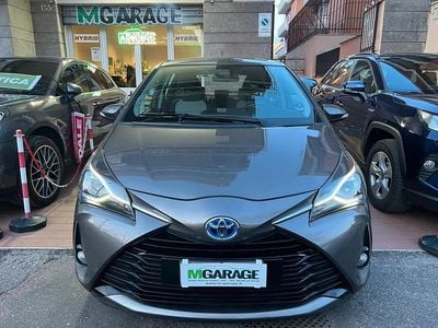 Usata Toyota Yaris Hybrid Active 73 CV (53 kW) 2019 Grigio Berlina