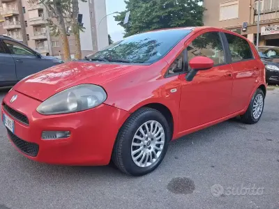 Usata Fiat Punto Pop 75 CV (55 kW) 2012 Rosso Utilitaria