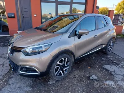 Käytetty Renault Captur 90 HP (66 kW) 2014 Harmaa Katumaasturi