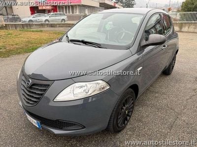 Usata Lancia Ypsilon S 95 CV (69 kW) 2015 Grigio scuro pastello Utilitaria