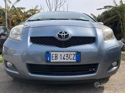 Usata Toyota Yaris Sol 100 CV (73 kW) 2010 Blu Berlina