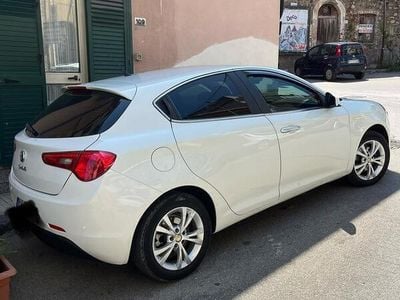 Usata Alfa Romeo Giulietta 105 CV (77 kW) 2010 Bianco Utilitaria