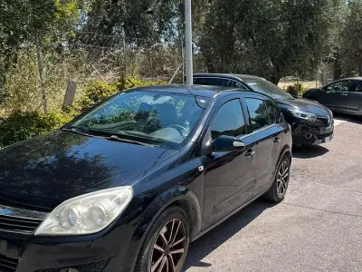 Usata Opel Astra 125 CV (91 kW) 2008 Nero Berlina