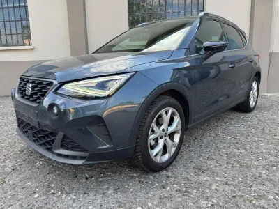 Usado Seat Arona 110 CV (80 kW) 2023 Gris SUV