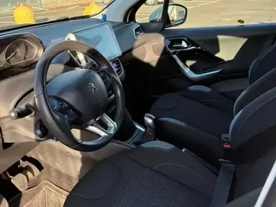 Usata Peugeot 208 82 CV (60 kW) 2013 Bianco Utilitaria